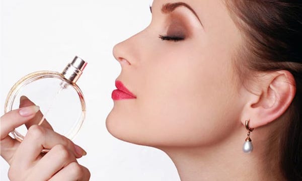 بهترین عطر های خنک زنانه، معرفی انواع ادکلن سرد و خنک خوشبو مناسب تابستان بهترین عطر های خنک زنانه، معرفی انواع ادکلن سرد و خنک خوشبو مناسب تابستان