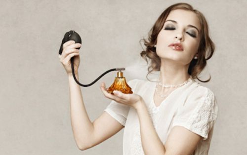 10 عطر زنانه با ماندگاری بالا و پخش بوی فوق العاده