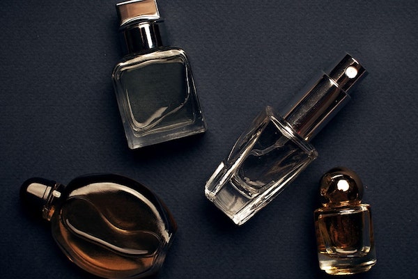 نکات مهم در انتخاب عطرهای مردانه کمتر از 300 هزار تومان