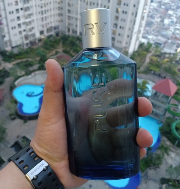 عطر آر وی پیور از برند اسپانیایی روبرتو ورینو