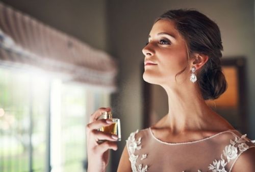 عطر زنانه مناسب برای عروس در مراسم عروسی