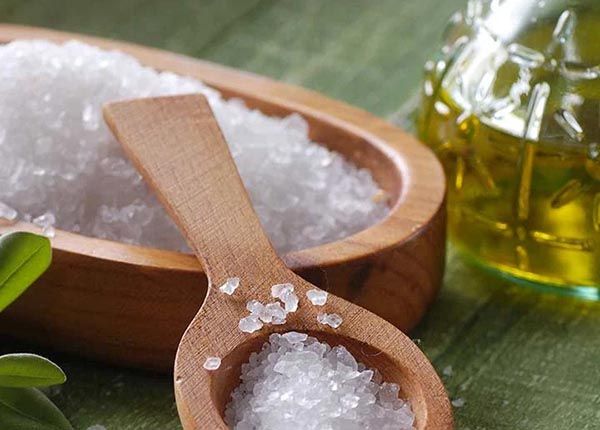 تهیه اسکراب با نمک دریایی
