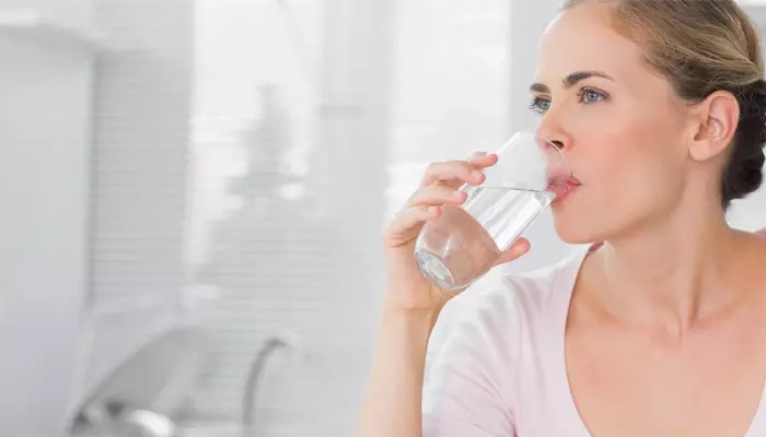 نوشیدن آب فراوان در جهت زیباتر شدن
