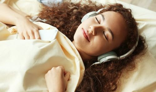 چه نوع موسیقی به خواب بهتر کمک می‌ کند