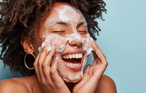10 خاصیت صابون شیر الاغ برای پوست صورت