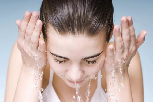 آیا شستن صورت با آب نمک ایده خوبی است؟