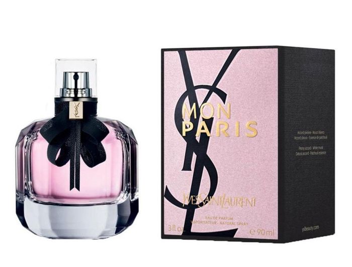 مون پاریس عطر با رایحه توت فرنگی